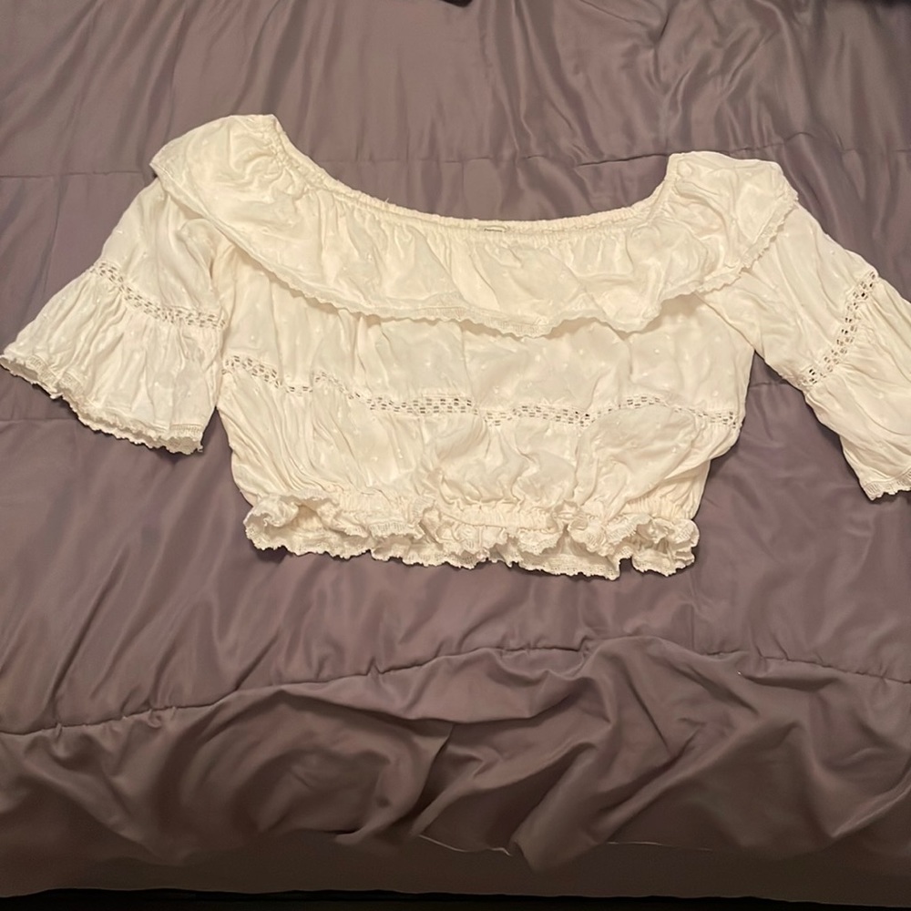 White sleeve crop top